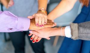 mains solidaires